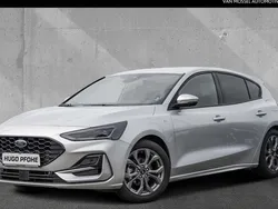 Silber Gebraucht 2024 Ford Focus ST-Line X Limousine | 25.850 € (Guter Preis)
