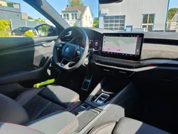Grau Gebraucht 2024 Skoda Octavia RS Limousine | 36.990 € (Guter Preis)
