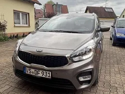 Grau Gebraucht 2018 Kia Carens DREAM-TEAM Edition Van / Kleinbus | 17.500 € (Teuer)