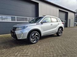 Silky silver metallic Neu 2025 Suzuki Vitara Comfort+ SUV | 24.940 € (Fairer Preis)