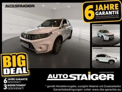 Cool white pearl metallic Neu 2024 Suzuki Vitara Comfort SUV | 22.990 € (Superpreis)