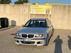 Silber Gebraucht 2002 BMW 330 M Sport Kombi | 3.850 €
