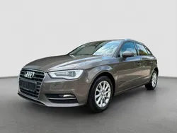 Dakotagrau Gebraucht 2014 Audi A3 Sportback Attraction Limousine | 10.500 € (Guter Preis)