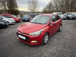 Rot Gebraucht 2016 Hyundai i20 Trend Limousine | 8.490 € (Fairer Preis)