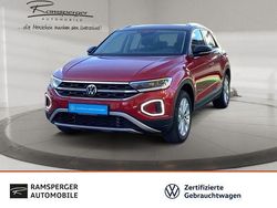 Rot (kings red metallic/schwarz) Gebraucht 2024 VW T-Roc Style SUV | 28.990 € (Guter Preis)