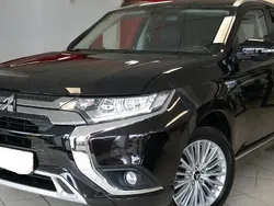 Schwarz Gebraucht 2019 Mitsubishi Outlander P-HEV SUV | 25.800 € (Teuer)