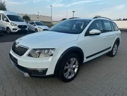 Weiß Gebraucht 2016 Skoda Octavia Scout 4x4 Kombi | 12.890 € (Guter Preis)