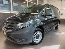 Grau Gebraucht 2023 Mercedes Vito Van / Kleinbus | 29.988 € (Guter Preis)