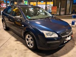 Blau Gebraucht 2004 Ford Focus Kombi | 1.100 € (Fairer Preis)