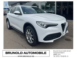 Weiß Gebraucht 2019 Alfa Romeo Stelvio Lusso SUV | 30.900 € (Teuer)