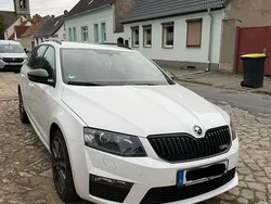 Weiß Gebraucht 2015 Skoda Octavia vRS Kombi | 12.490 € (Fairer Preis)