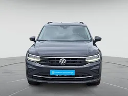 Uranograu Gebraucht 2023 VW Tiguan Life SUV | 34.480 € (Fairer Preis)
