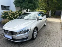 Grau Gebraucht 2015 Volvo V60 Kinetic Kombi | 10.900 € (Fairer Preis)
