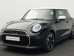 Schwarz Gebraucht 2024 Mini Cooper Favoured Kleinwagen | 30.360 € (Etwas zu teuer)