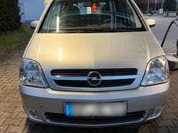 Grau Gebraucht 2004 Opel Meriva Van / Kleinbus | 1.650 € (Fairer Preis)
