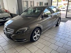 Braun Gebraucht 2012 Mercedes B200 Van / Kleinbus | 11.950 € (Fairer Preis)