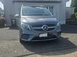 Grau Gebraucht 2019 Mercedes V220 Avantgarde Van / Kleinbus | 43.500 € (Fairer Preis)