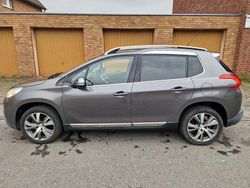 Grau Gebraucht 2016 Peugeot 2008 Allure SUV | 11.487 € (Fairer Preis)