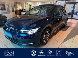 Blau Gebraucht 2023 VW Golf VIII Move Limousine | 28.401 € (Teuer)