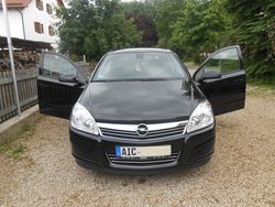 Schwarz metallic Gebraucht 2008 Opel Astra Edition Limousine | 7.500 €