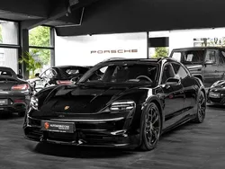 Tiefschwarz (metallic) Gebraucht 2022 Porsche Taycan Cross Turismo Limousine | 88.900 €