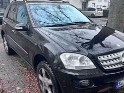 Schwarz Gebraucht 2005 Mercedes ML350 SUV | 7.300 € (Fairer Preis)