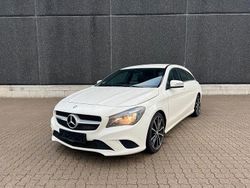 Weiß Gebraucht 2015 Mercedes CLA250 Shooting Brake Kombi | 10.900 €