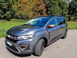 Grau Gebraucht 2023 Dacia Jogger Extreme Limousine | 18.900 € (Fairer Preis)