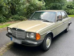 Grün Gebraucht 1983 Mercedes E230 Limousine | 6.500 €