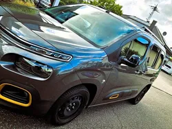 Grau Gebraucht 2021 Citroën Berlingo Rip Curl Van / Kleinbus | 16.700 € (Superpreis)
