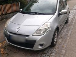 Grau Gebraucht 2013 Renault Clio GrandTour Kombi | 3.200 € (Fairer Preis)