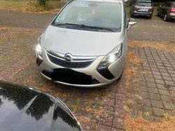 Grau Gebraucht 2015 Opel Zafira Tourer Edition Van / Kleinbus | 5.500 € (Superpreis)