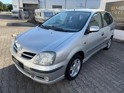 Silber Gebraucht 2004 Nissan Almera Tino Acenta Van / Kleinbus | 2.980 € (Etwas zu teuer)