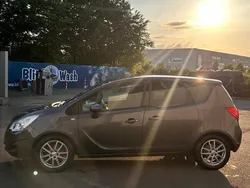 Grau Gebraucht 2011 Opel Meriva Van / Kleinbus | 5.500 € (Etwas zu teuer)