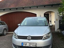 Grau Gebraucht 2013 VW Touran Comfortline Van / Kleinbus | 6.999 € (Fairer Preis)