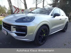 Schwarz Gebraucht 2024 Porsche Cayenne Turbo E-Hybrid SUV | 172.500 €