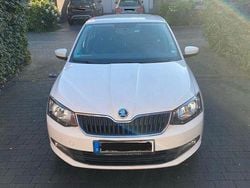 Weiß Gebraucht 2015 Skoda Fabia Ambition Kleinwagen | 8.200 € (Fairer Preis)