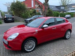 Rot Gebraucht 2010 Alfa Romeo Giulietta Limousine | 9.300 €