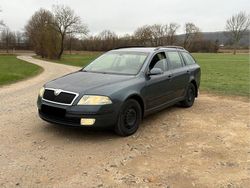 Grau Gebraucht 2006 Skoda Octavia Kombi | 750 €