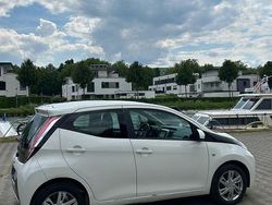 Weiß Gebraucht 2014 Toyota Aygo X-play Kleinwagen | 4.600 € (Fairer Preis)