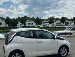 Weiß Gebraucht 2014 Toyota Aygo X-play Kleinwagen | 5.300 € (Etwas zu teuer)