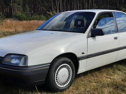 Weiß Gebraucht 1987 Opel Omega Limousine | 2.950 €