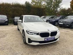 Alpinweiss iii Gebraucht 2022 BMW 520 Sport Line Kombi | 29.979 € (Superpreis)