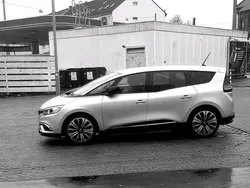 Grau Gebraucht 2021 Renault Scénic IV Business Van / Kleinbus | 18.000 € (Etwas zu teuer)