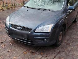 Grau Gebraucht 2007 Ford Focus Kombi | 1.900 € (Superpreis)