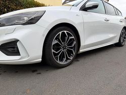 Weiß Gebraucht 2018 Ford Focus ST Kombi | 15.100 €