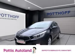Schwarz Gebraucht 2015 Kia Ceed Attract Limousine | 9.477 € (Fairer Preis)