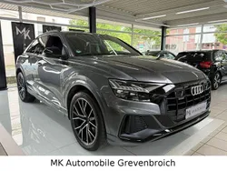 Grau Gebraucht 2019 Audi Q8 S-Line SUV | 59.998 € (Etwas zu teuer)