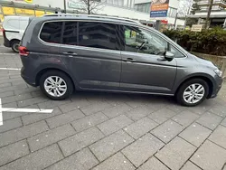 Grau Gebraucht 2020 VW Touran Highline Van / Kleinbus | 21.500 € (Guter Preis)