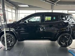 Black clear coat Gebraucht 2024 Jeep Compass SUV | 37.999 € (Teuer)